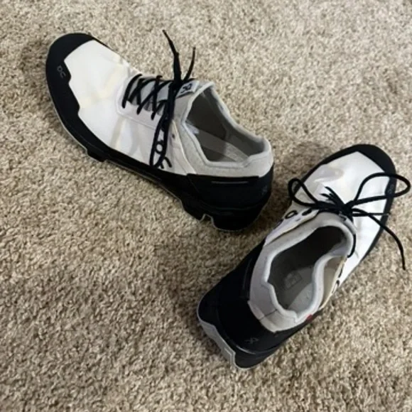 On Running Women’s Black and White Athletic Shoes - Picture 3 of 6